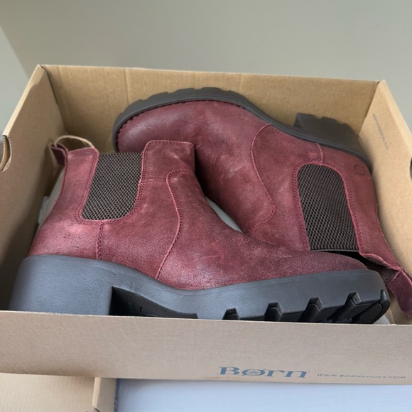 BORN GRACI BOOT WOMENS CHELSEA BOOT WITH HEEL SIZE 7 DARK RED LEATHER - Picture 4 of 6